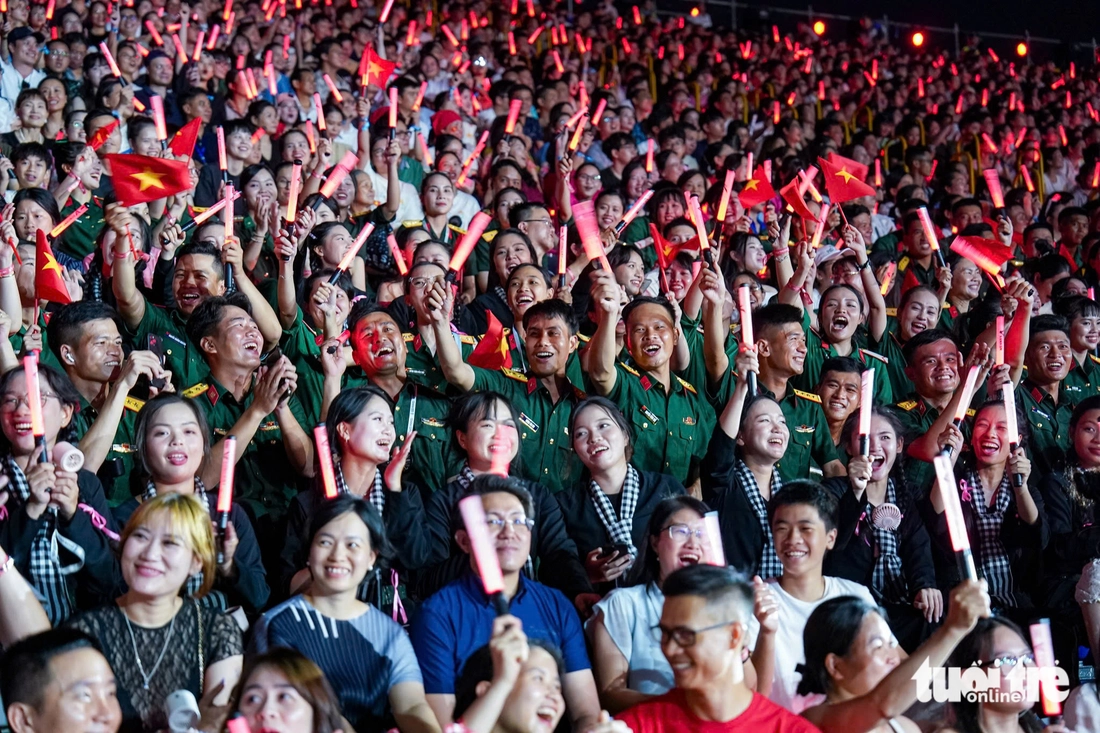 V Concert - Ảnh 2.