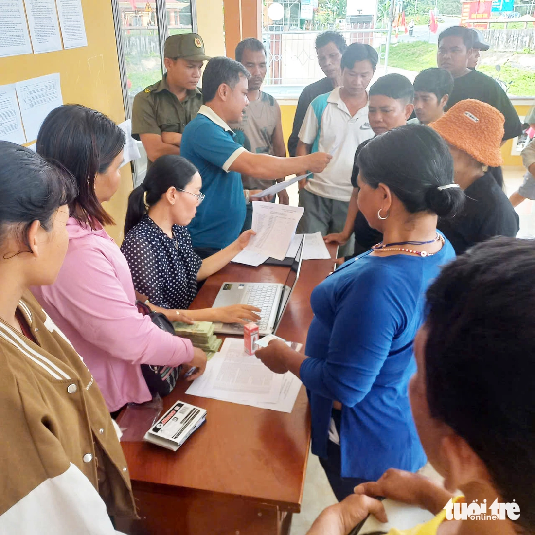 Xuyên lễ trao tiền quà Quốc khánh 2-9 cho người dân ở Đà Nẵng - Ảnh 10.