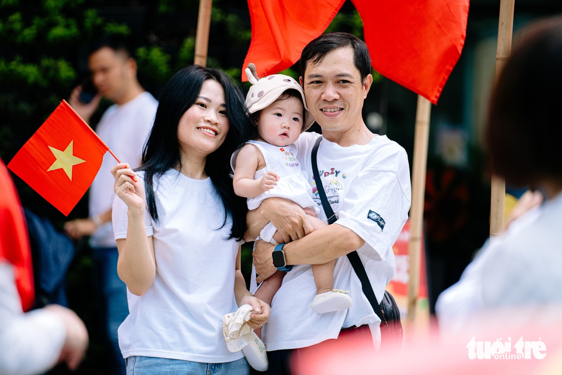 Cận kề ngày A80, người dân TP.HCM hòa mình trong không khí 'Tết độc lập' - Ảnh 3. Người dân TP.HCM hòa mình trong không khí 'Tết độc lập' - Ảnh 3.