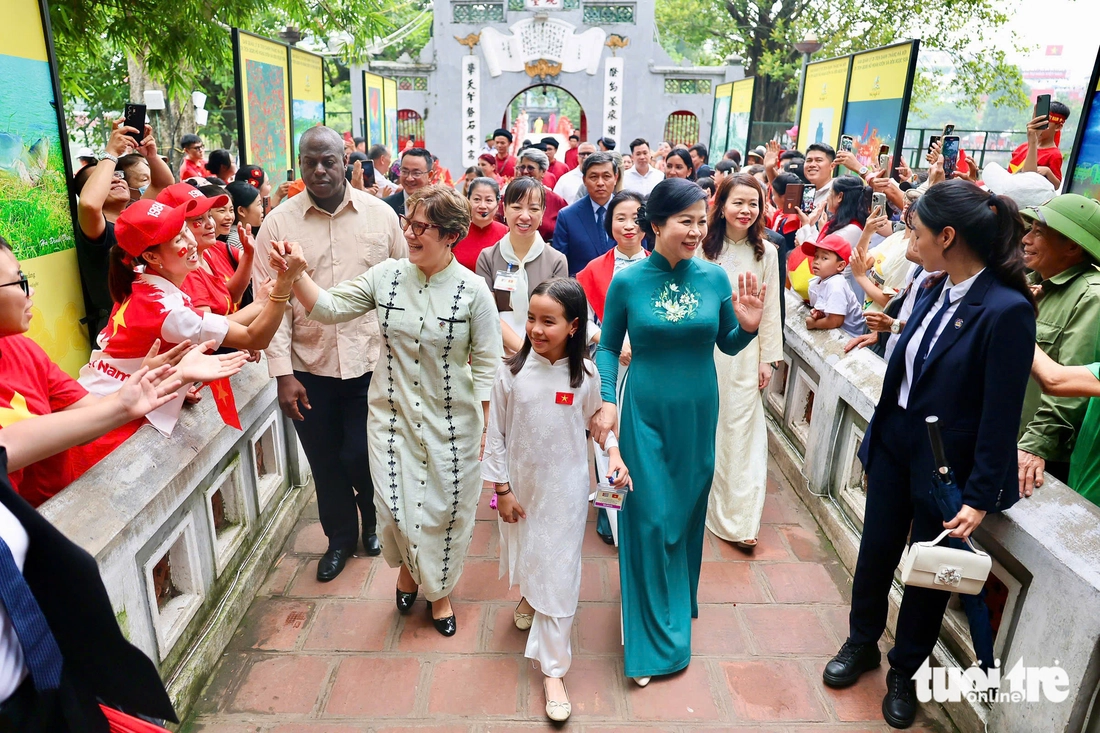 Phu nhân Ngô Phương Ly và cuộc tái ngộ xúc động với Phu nhân lãnh đạo Cuba tại Hà Nội - Ảnh 15.