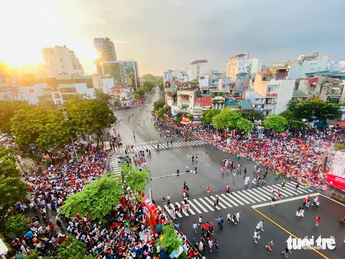 Công an Hà Nội công bố loạt tuyến đường cấm, tạm cấm phục vụ lễ diễu binh, diễu hành - Ảnh 9. Công an Hà Nội công bố loạt tuyến đường cấm, tạm cấm phục vụ lễ diễu binh, diễu hành - Ảnh 9.