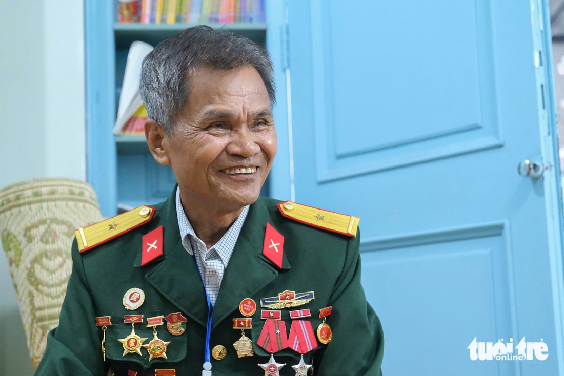 Nhiều tuyến đường trung tâm Hà Nội đã kín chỗ chờ xem diễu binh, diễu hành - Ảnh 2. Quốc khánh - Ảnh 11.