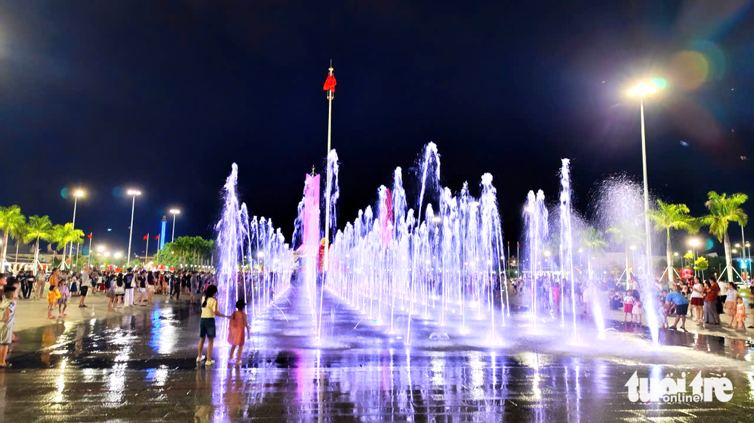 quảng trường - Ảnh 4.