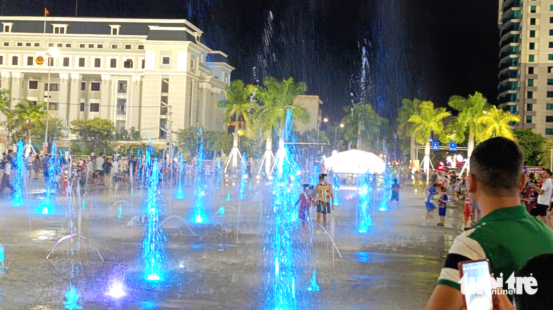quảng trường - Ảnh 7.