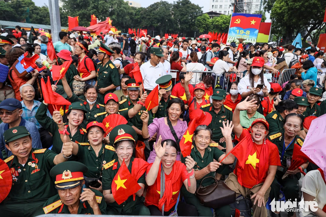 diễu binh - Ảnh 1.