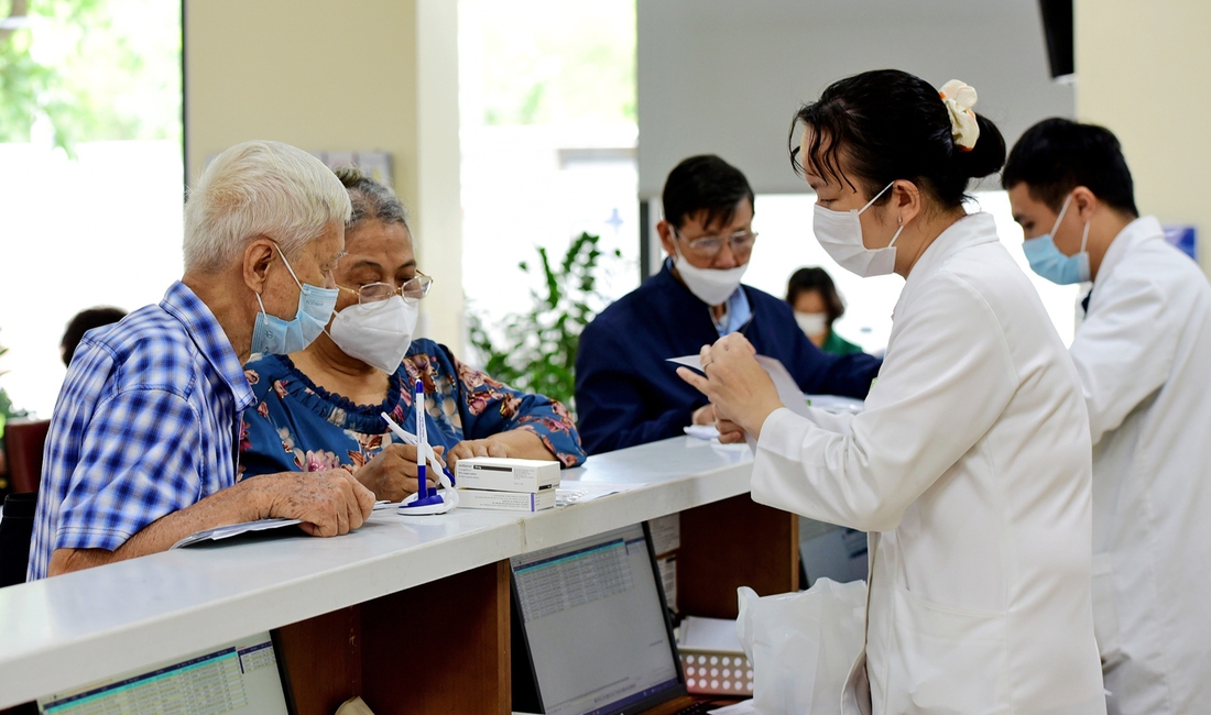 Miễn viện phí cơ bản cho toàn dân: Khó nhưng đã có lộ trình - Ảnh 8.