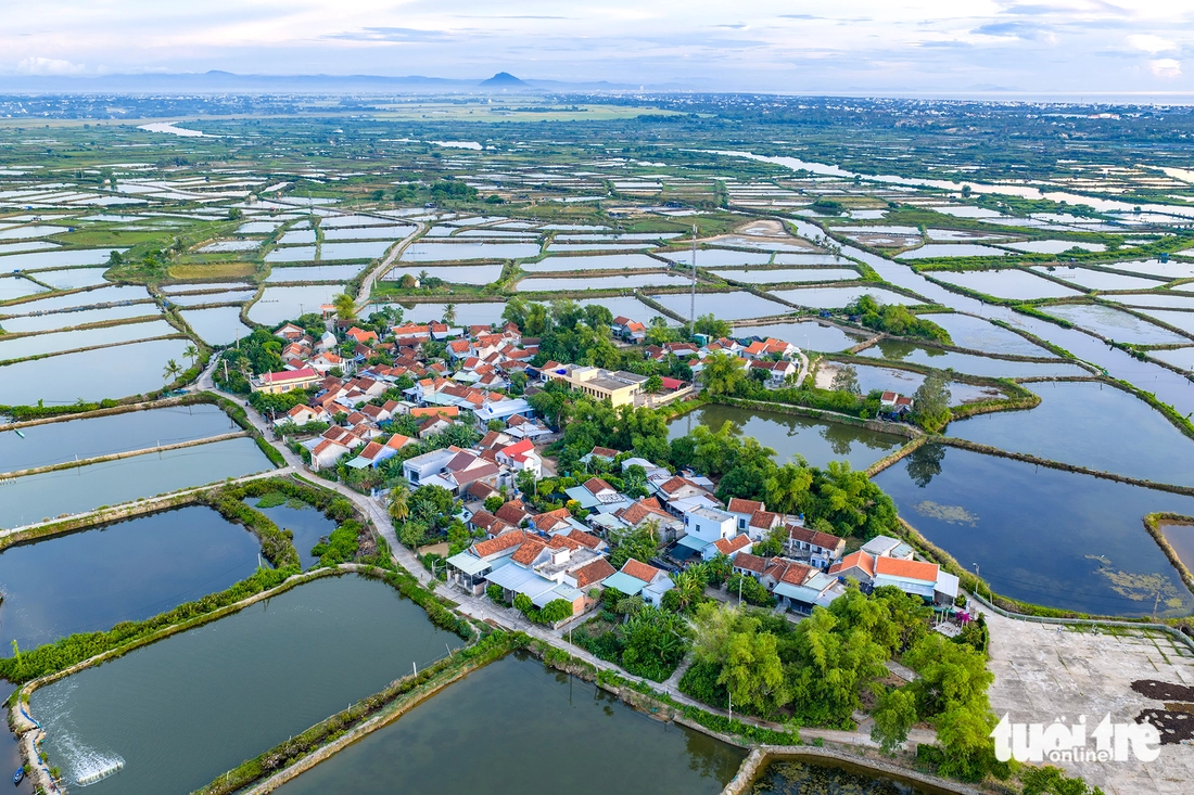 Ngôi làng độc đáo như 'ốc đảo' ngủ quên - Ảnh 6.