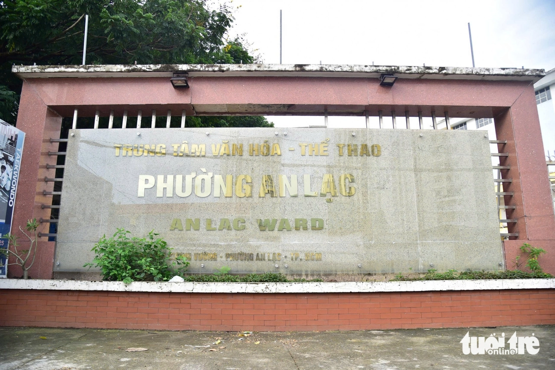 Ven sông Sài Gòn sụt lún, chân nhà dân nứt, bờ kè chìm xuống sông, nhiều người phải di dời - Ảnh 9.