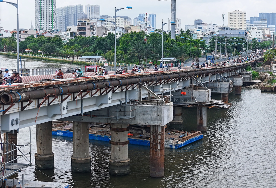 106 kích thủy lực đã nâng cầu Bình Triệu 1 nặng 11.000 tấn lên nửa mét - Ảnh 4.