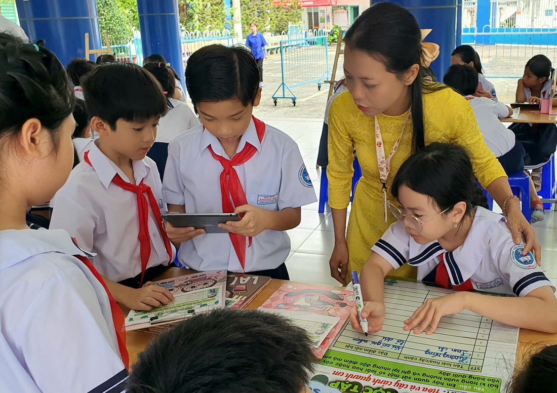 Tiết học ở vườn thực vật kết hợp công nghệ số - Ảnh 3.