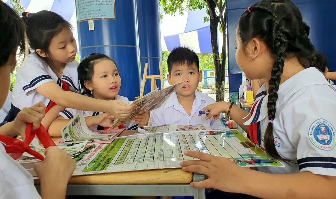 Tiết học ở vườn thực vật kết hợp công nghệ số - Ảnh 4.