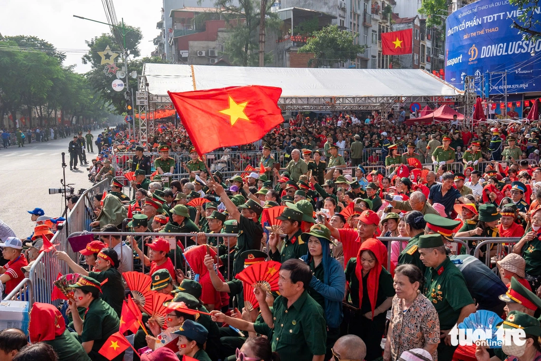 Các khối diễu binh, diễu hành đi trong tiếng hò reo của nhân dân - Ảnh 2. diễu binh - Ảnh 12.