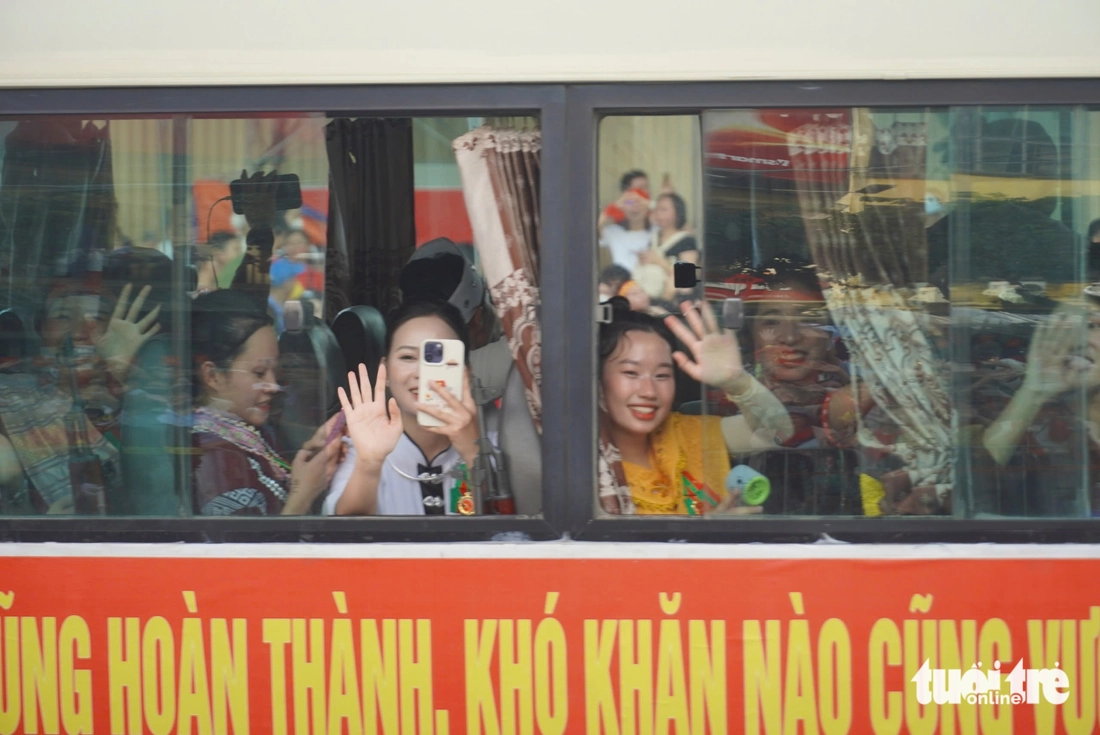 Các khối diễu binh, diễu hành đi trong tiếng hò reo của nhân dân - Ảnh 3. diễu binh - Ảnh 11.