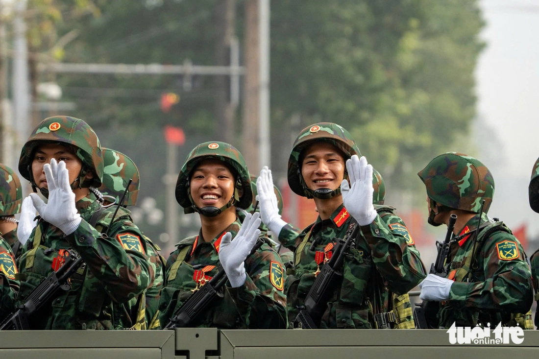 Các khối diễu binh, diễu hành đi trong tiếng hò reo của nhân dân - Ảnh 4. diễu binh - Ảnh 13.