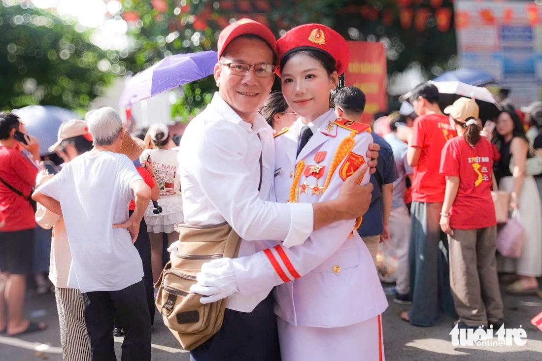 Các khối diễu binh, diễu hành đi trong tiếng hò reo của nhân dân - Ảnh 2. diễu binh - Ảnh 7.