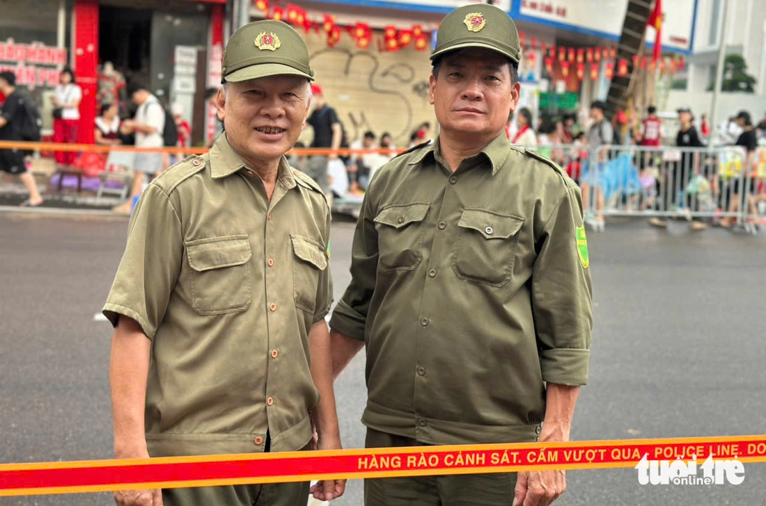 Các khối diễu binh, diễu hành đi trong tiếng hò reo của nhân dân - Ảnh 2. diễu binh - Ảnh 2.