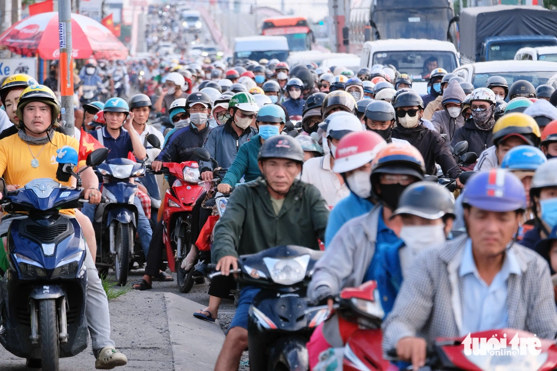 Xe trở lại TP.HCM sau lễ 2-9: Cao tốc đông đúc, cửa ngõ vẫn ổn - Ảnh 3.