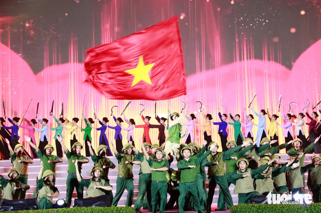 'Ánh sao độc lập' mừng Quốc khánh 2-9 ở ba điểm cầu: Sài Gòn, Bình Dương và Vũng Tàu - Ảnh 10. Ánh sao độc lập - Ảnh 11.