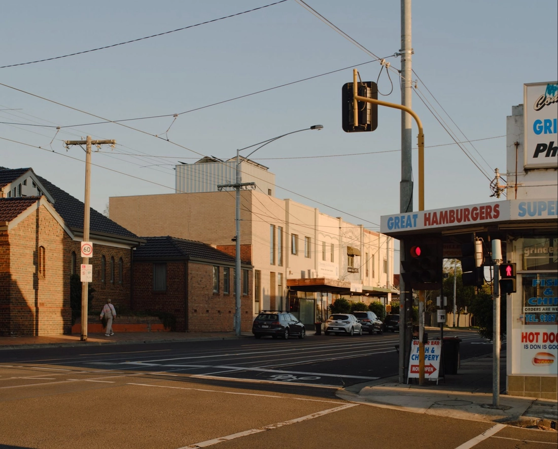 Cuộc sống riêng tư nơi thành thị với ngôi nhà nhỏ gọn ở Melbourne - Ảnh 2.