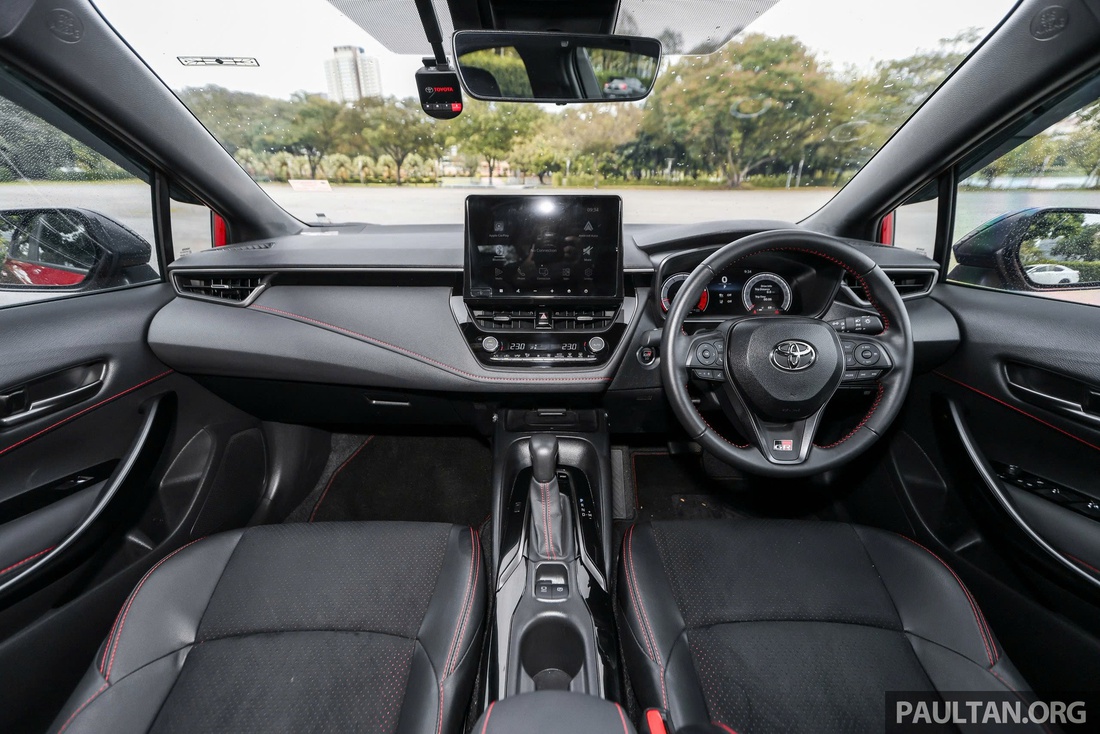 Đang ế tại Việt Nam nhưng Corolla Altis có thêm bản thể thao 'cực ngầu' tại quốc gia ĐNÁ này- Ảnh 4. Toyota Corolla Altis thêm bản thể thao 'cực ngầu', nếu về Việt Nam kỳ vọng giúp cải thiện doanh số - Ảnh 8.