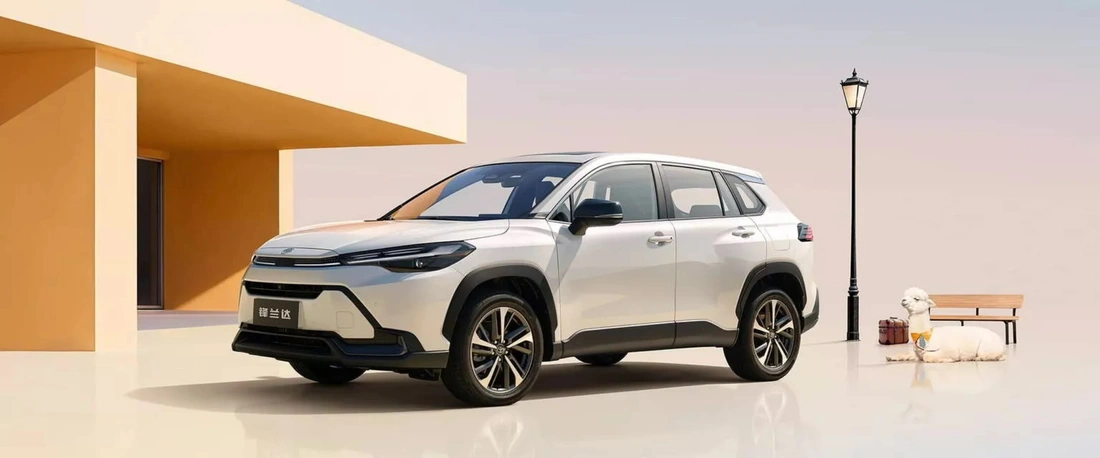 Toyota Corolla Cross 2026 có bản lạ: Thiết kế như xe điện,  động cơ mạnh hơn bản Việt - Ảnh 2.