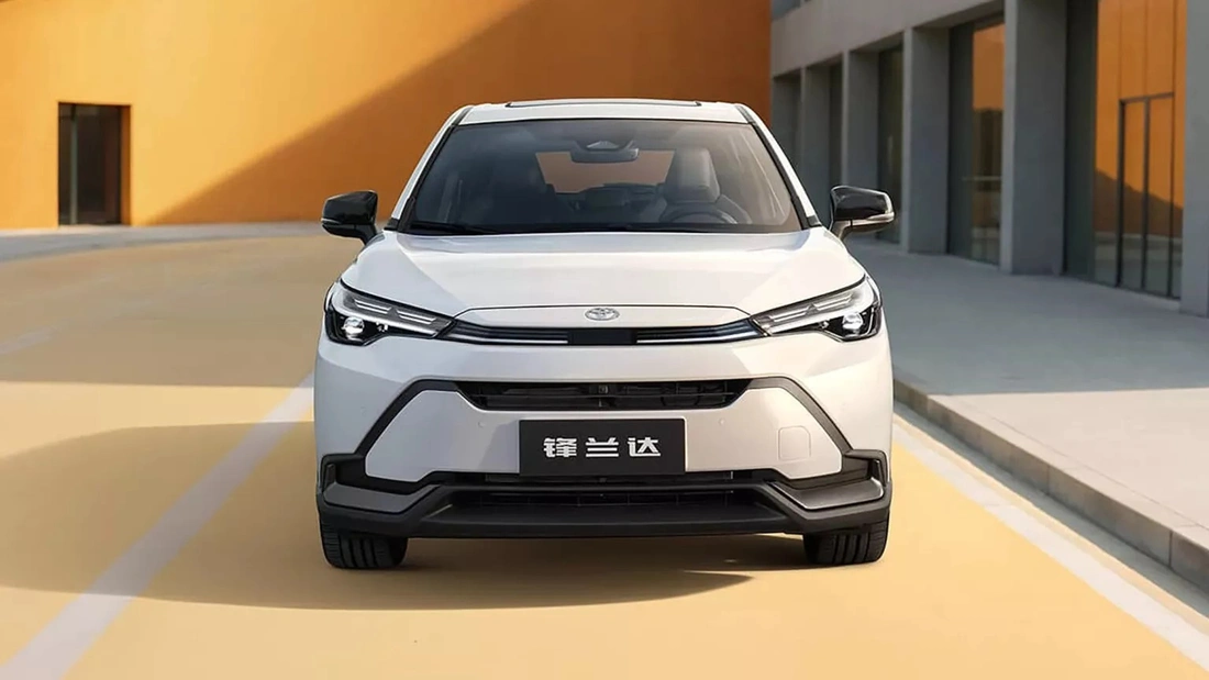 Toyota Corolla Cross 2026 có bản lạ: Thiết kế như xe điện,  động cơ mạnh hơn bản Việt - Ảnh 4.