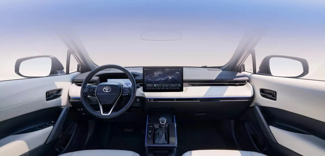Toyota Corolla Cross 2026 có bản lạ: Thiết kế như xe điện,  động cơ mạnh hơn bản Việt - Ảnh 6.
