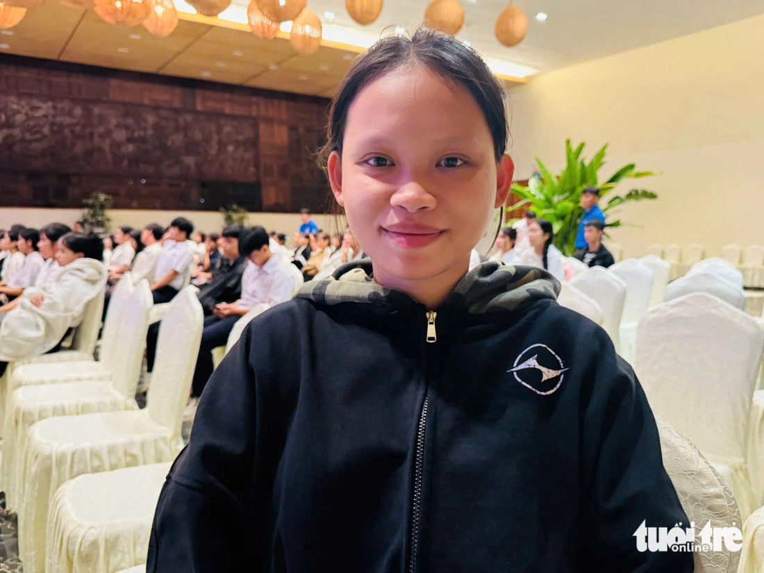 Nữ sinh viên vùng núi Nam Trà My: Mình với mẹ làm mướn chưa từng có 15 triệu đồng - Ảnh 7.
