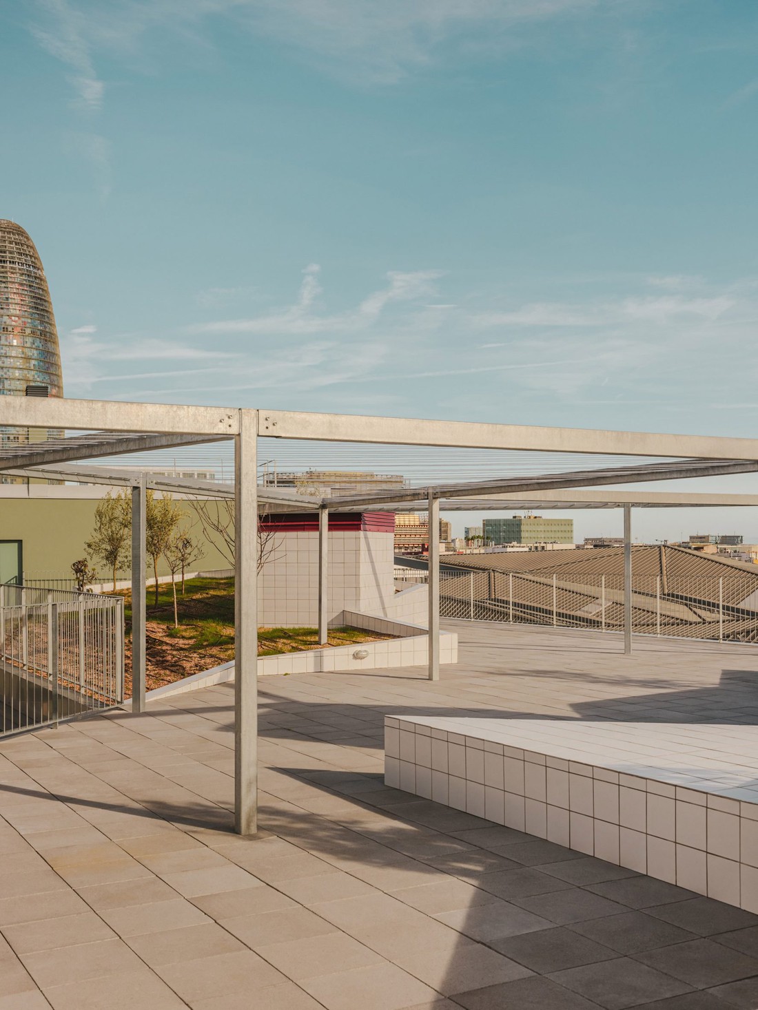 Khu nhà ở xã hội 'thách thức vai trò truyền thống' ở Barcelona - Ảnh 12.