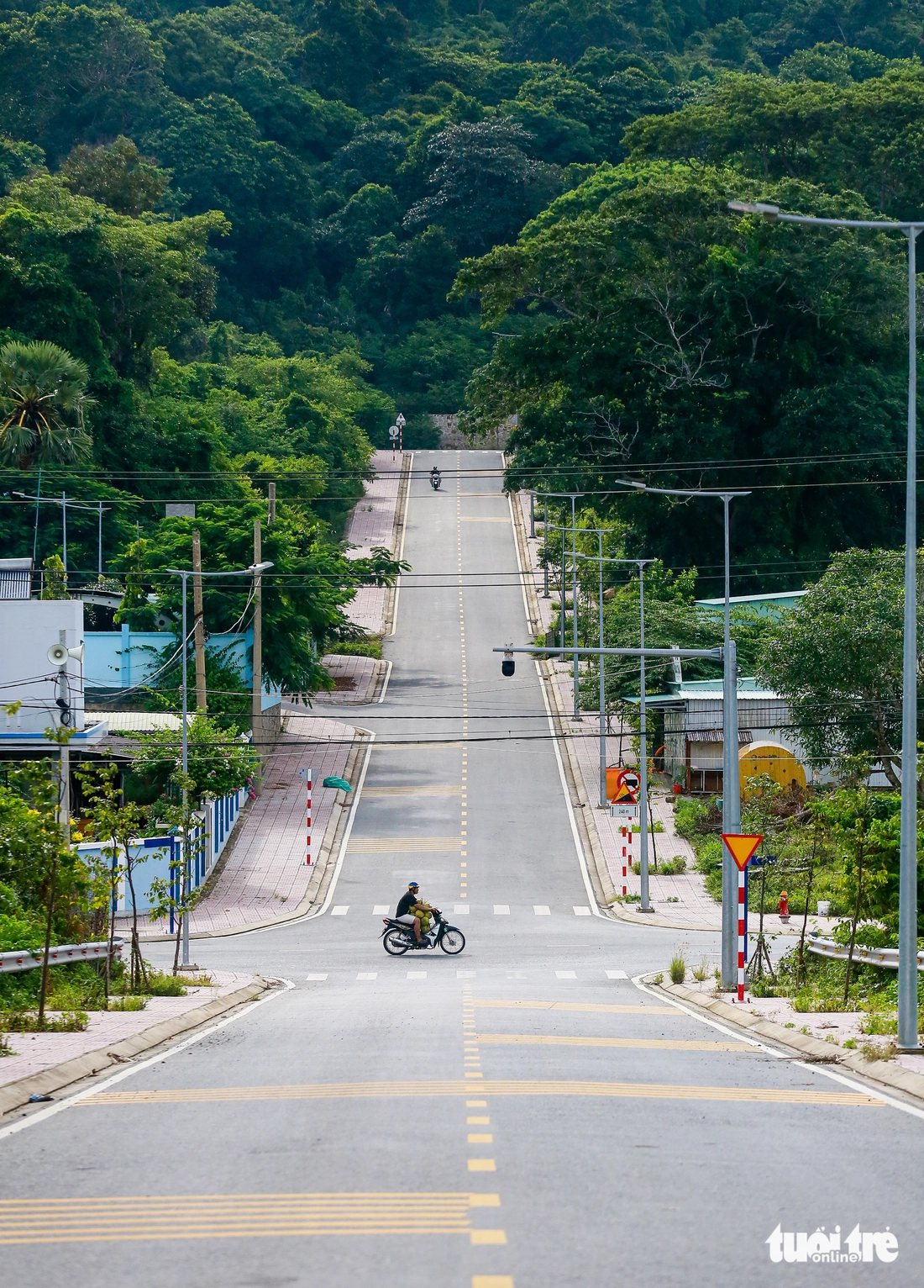 Ngắm Côn Đảo đang làm lưới điện thông minh, hạ tầng xanh sẵn sàng khởi sắc - Ảnh 11.