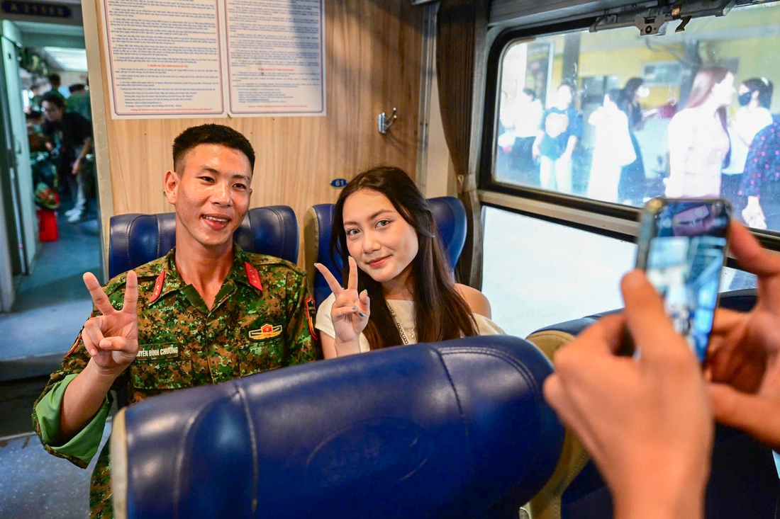 Các chiến sĩ A80 trở về trong vòng tay yêu thương, ‘kết trái tim’ với nhân dân - Ảnh 5. chiến sĩ - Ảnh 5.