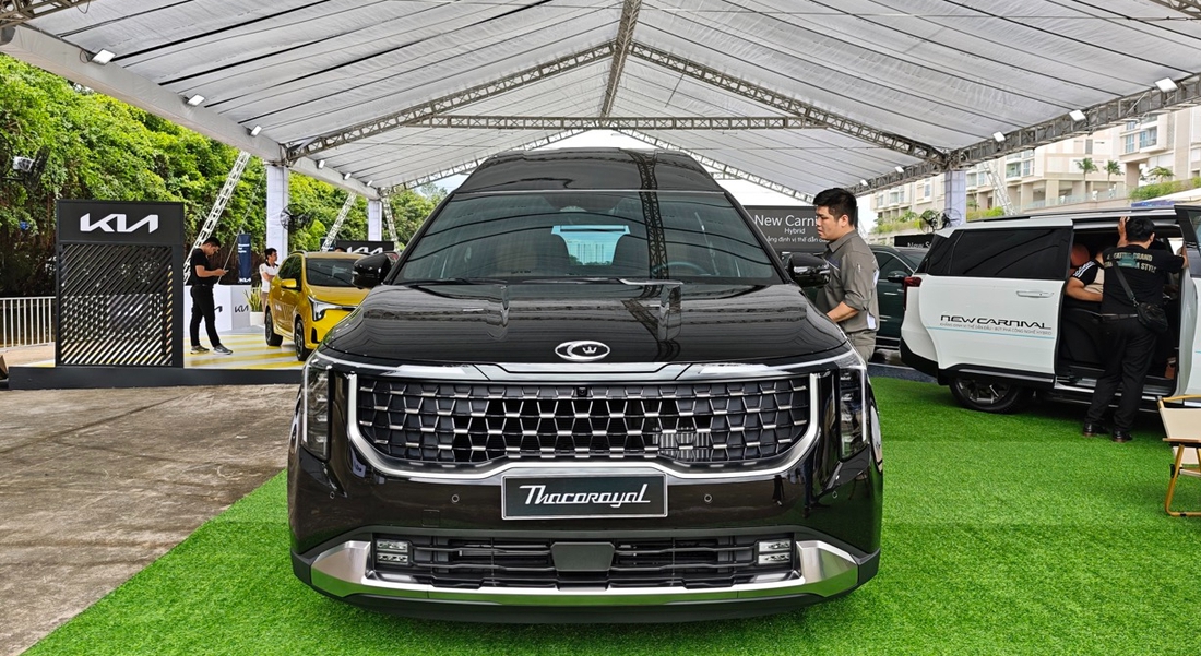 Chi tiết Kia Thacoroyal ở Việt Nam: Bản đặc biệt của Carnival, khoang sau dạng thương gia - Ảnh 2.