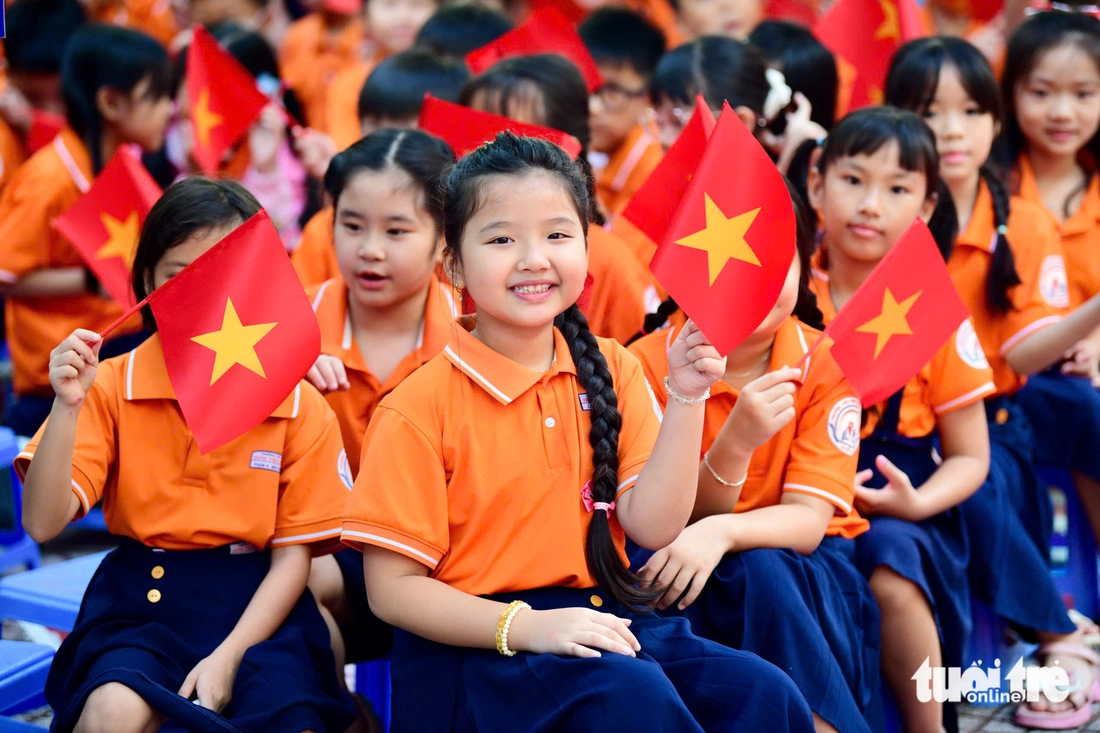 Sáng nay, thầy trò cả nước đón lễ khai giảng đặc biệt - Ảnh 1. lễ khai giảng - Ảnh 1.