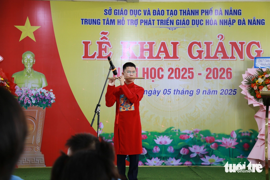 Lễ khai giảng đặc biệt ở Đà Nẵng: Học sinh hát quốc ca bằng ký hiệu tay - Ảnh 5.