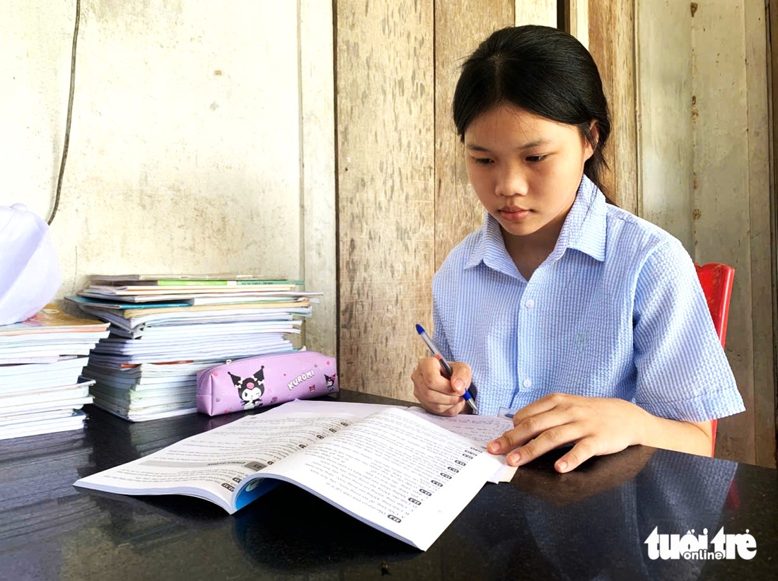 Thầy trò khai giảng bên ngôi trường còn ngổn ngang sau bão - Ảnh 6.