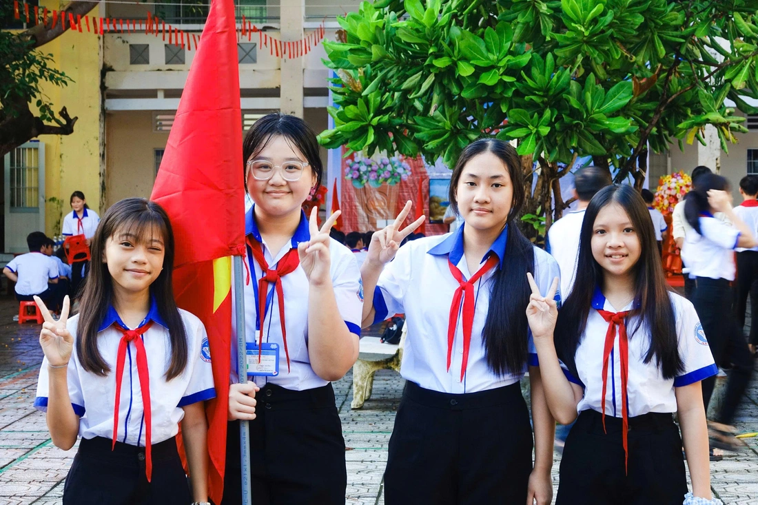 ព្រឹកនេះ លោកគ្រូ អ្នកគ្រូ និងសិស្សានុសិស្សទូទាំងប្រទេសបានប្រារព្ធពិធីបើកវគ្គពិសេស - រូបថត ៩.