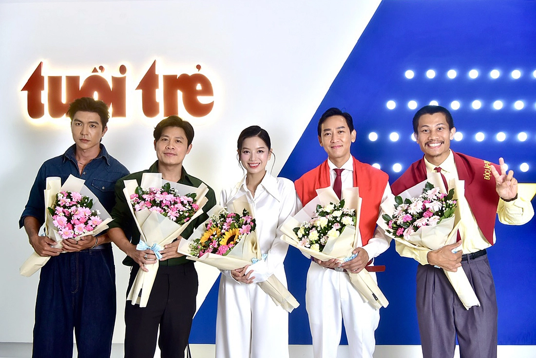 Giao lưu với đoàn phim Mưa đỏ: Các diễn viên vẫn còn quá xúc động bởi sự tàn khốc của chiến tranh - Ảnh 1.