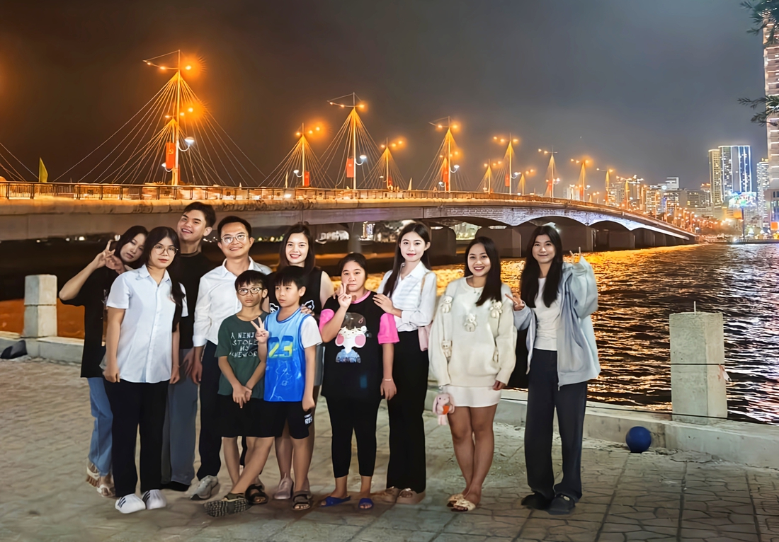 Cô dâu chú rể tìm lại những đứa trẻ xa lạ trong ảnh cưới 12 năm trước - Ảnh 3.