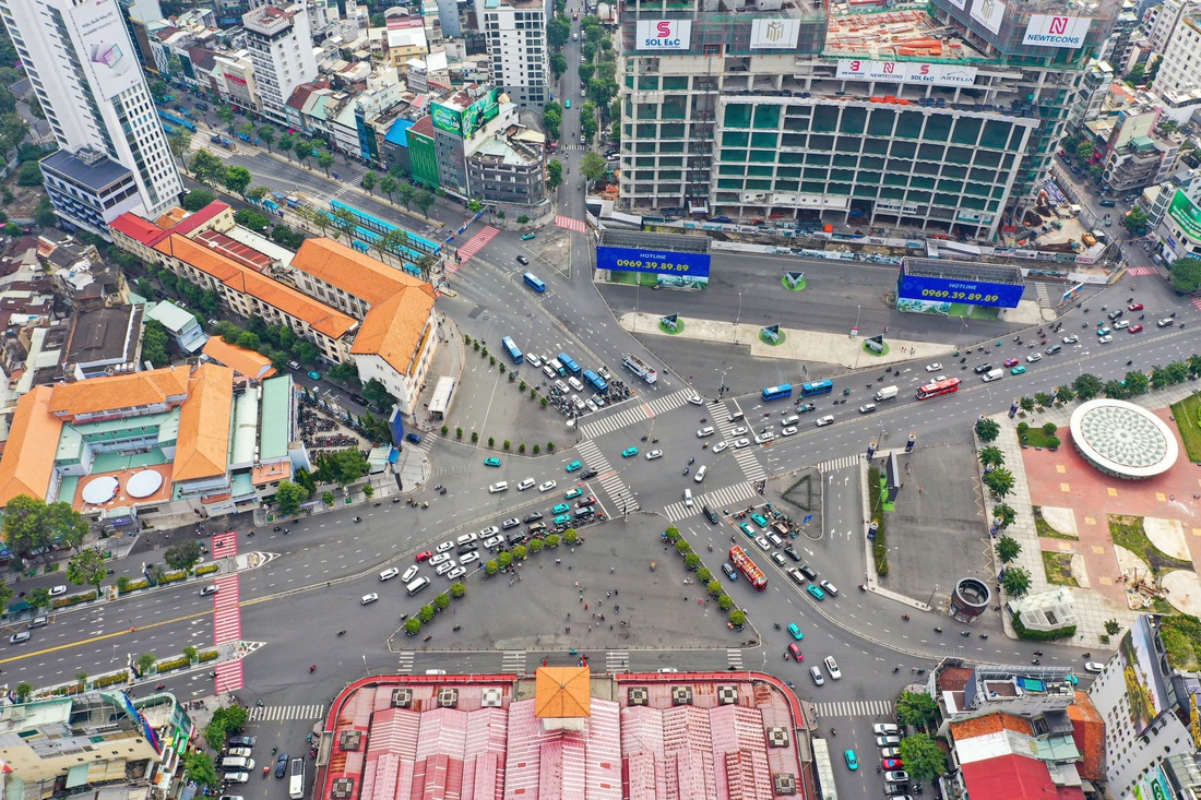 Hiện trạng và phối cảnh chỉnh trang của chợ Bến Thành, hồ Con Rùa, đường Nguyễn Huệ - Ảnh 2.