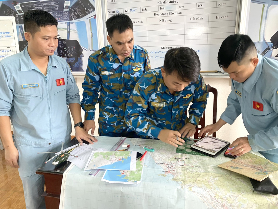 bay trực thăng - Ảnh 2.