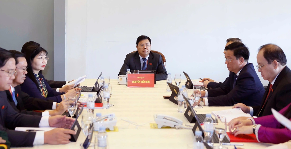 Đại hội XIV của Đảng: Đại biểu thảo luận các văn kiện Đại hội tại đoàn - Ảnh 22.