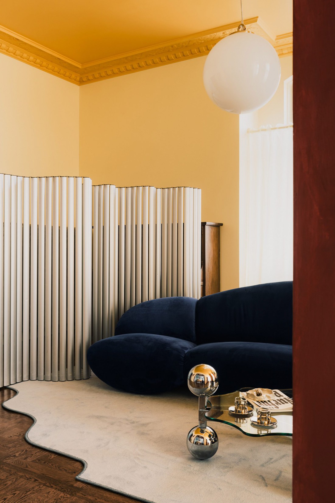 Đỏ ấn tượng trong căn hộ ngập tràn sắc màu ở Poznań, Ba Lan - Ảnh 12.