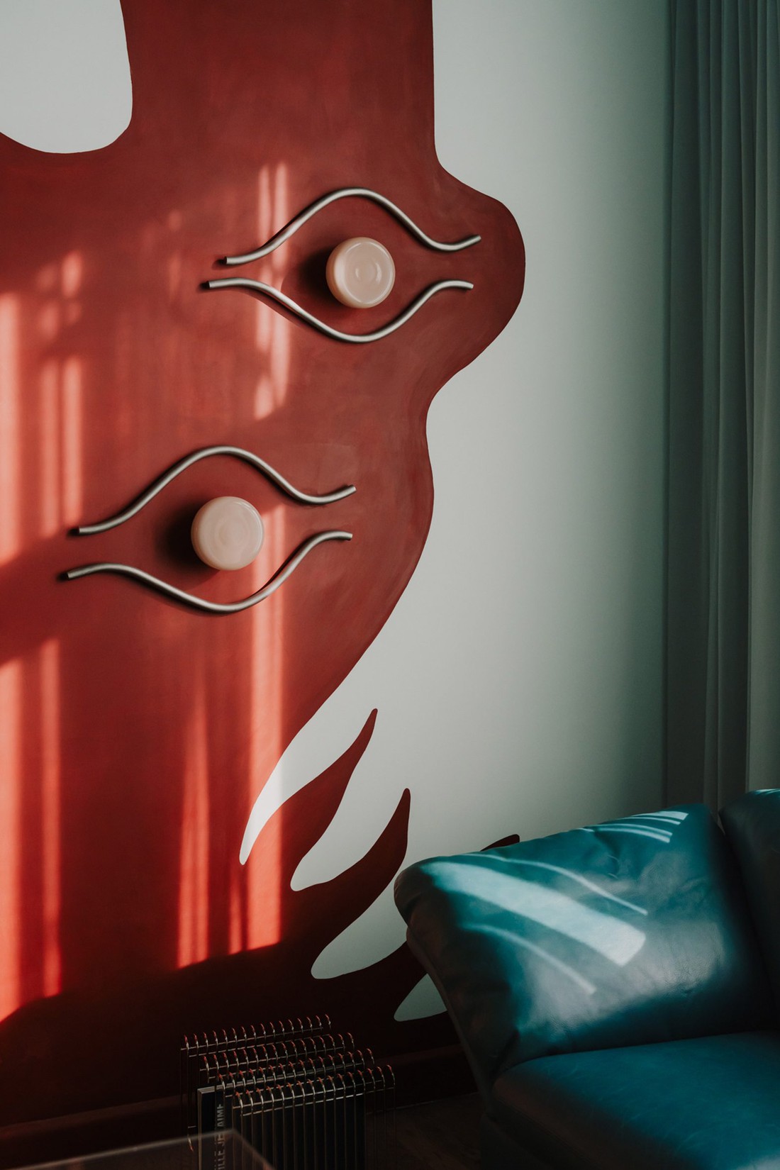 Đỏ ấn tượng trong căn hộ ngập tràn sắc màu ở Poznań, Ba Lan - Ảnh 5.