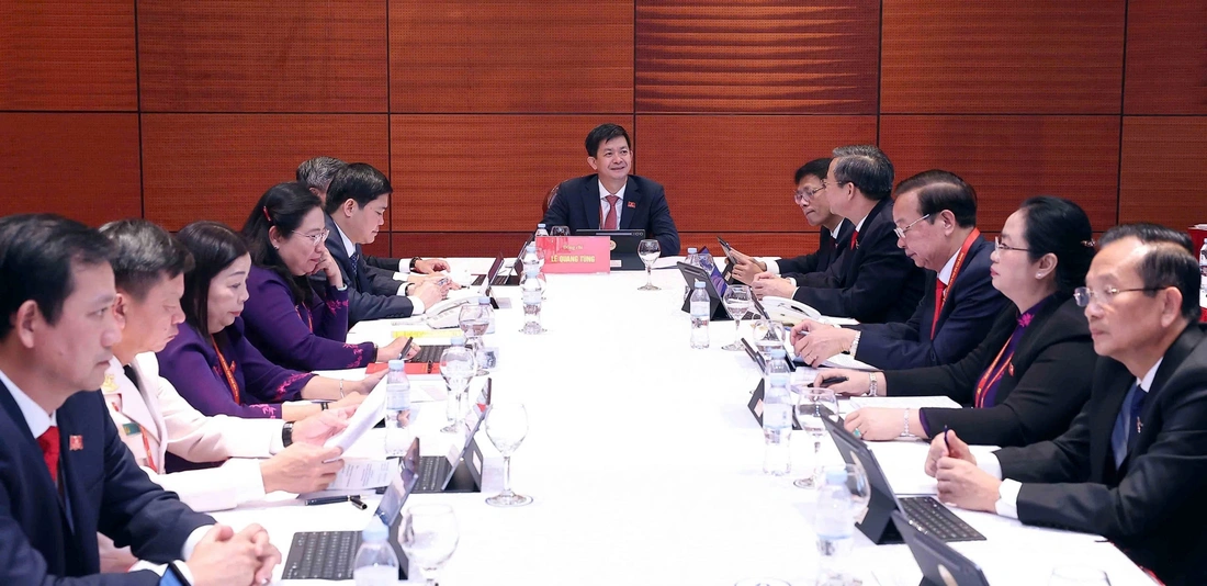 Đại hội XIV của Đảng: Đại biểu thảo luận các văn kiện Đại hội tại đoàn - Ảnh 20.