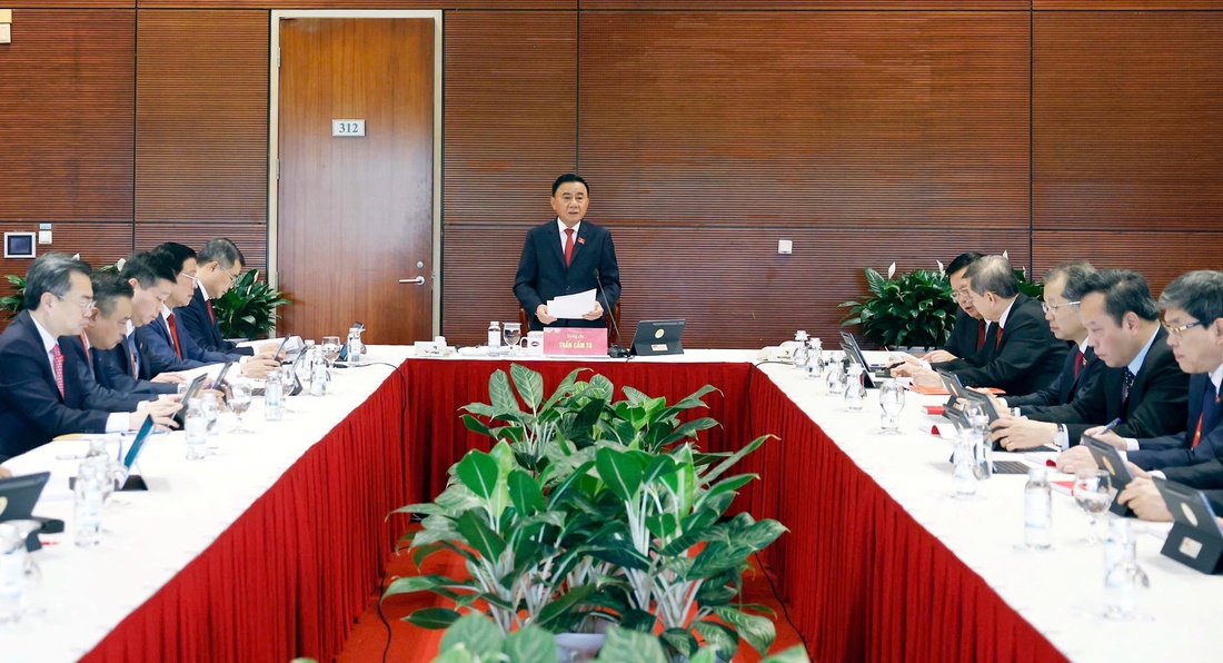 Đại hội XIV của Đảng: Đại biểu thảo luận các văn kiện Đại hội tại đoàn - Ảnh 4.