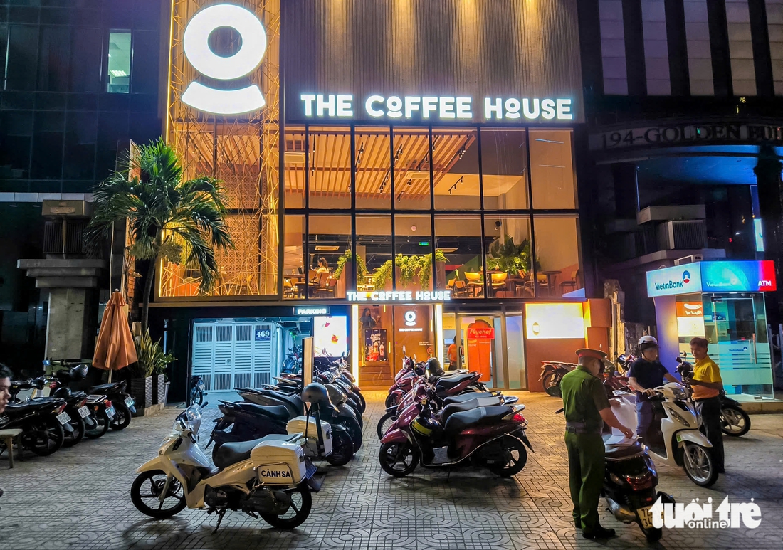 lấn chiếm vỉa hè - Ảnh 4.