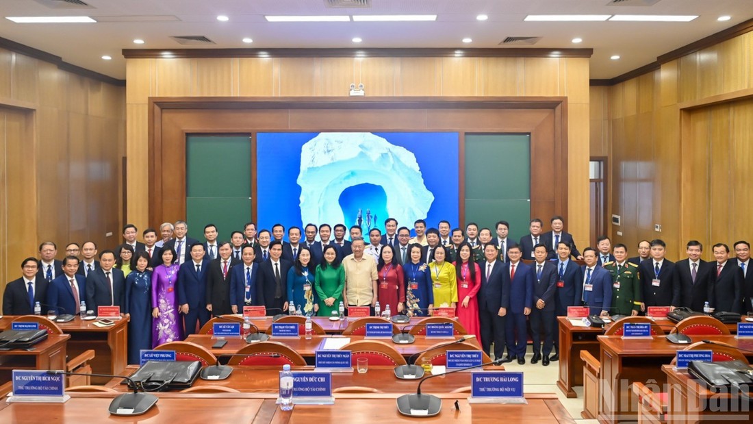 đội ngũ cán bộ - Ảnh 2.