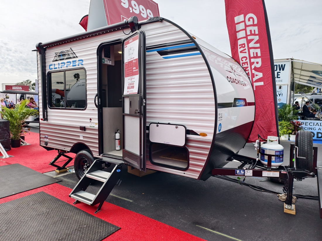 Nhà di động giá chỉ rẻ bằng nửa Toyota Vios, vẫn đủ tiện nghi nhưng nội thất 'mỏng manh' - Ảnh 2.