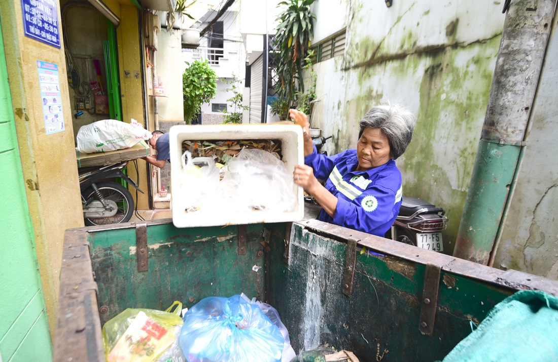 thu gom rác - Ảnh 1.