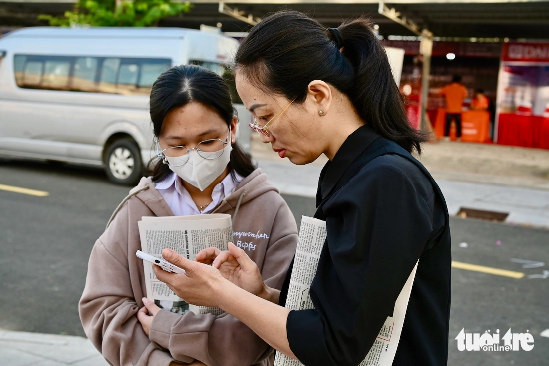 Học sinh Phú Yên cũ hào hứng “mở bản đồ tương lai” tại ngày hội tư vấn tuyển sinh - Ảnh 11.
